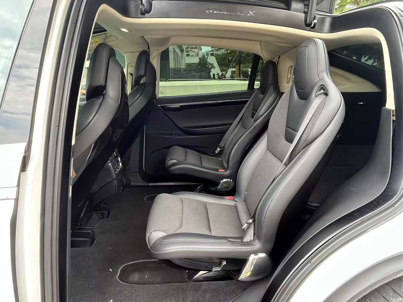 Tesla Model X, 2017 15