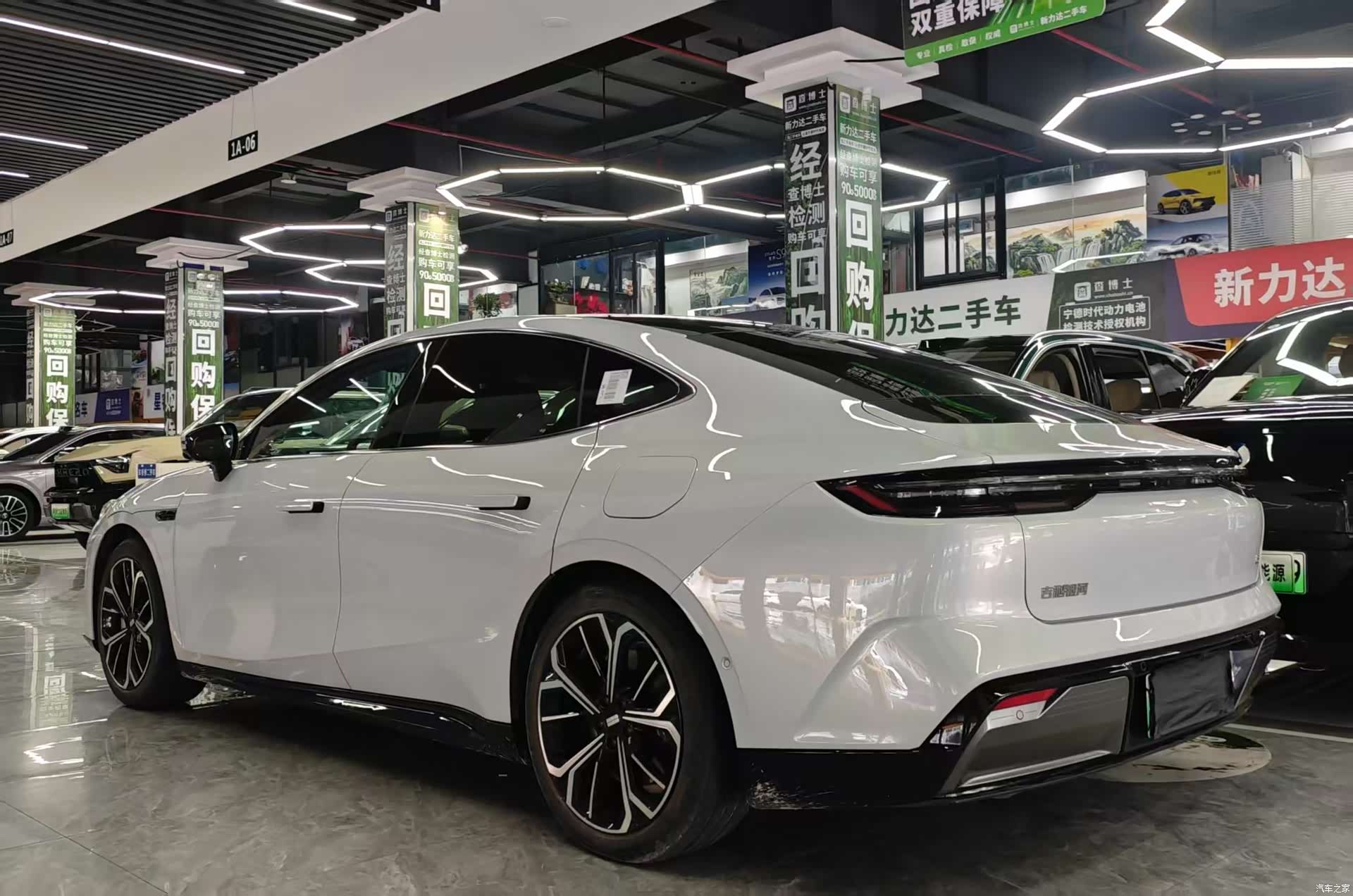Geely E8, 2025 15