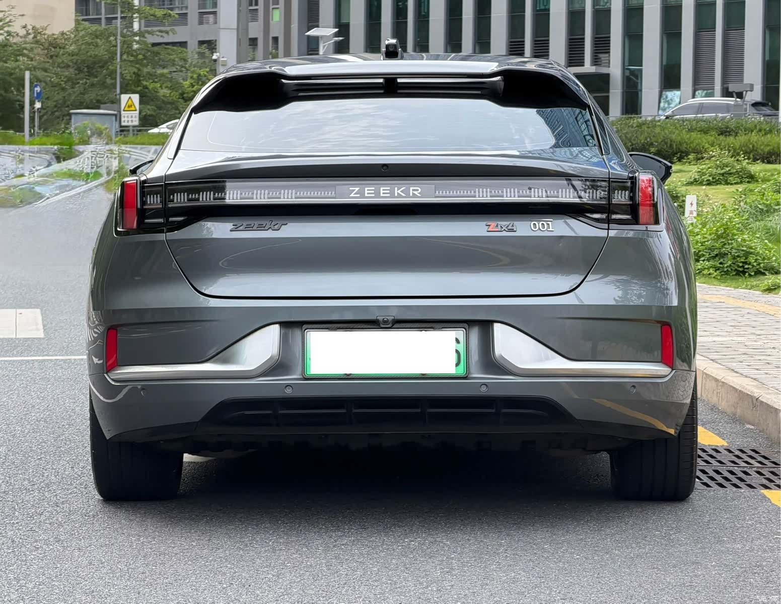 Zeekr 001, 2022 4