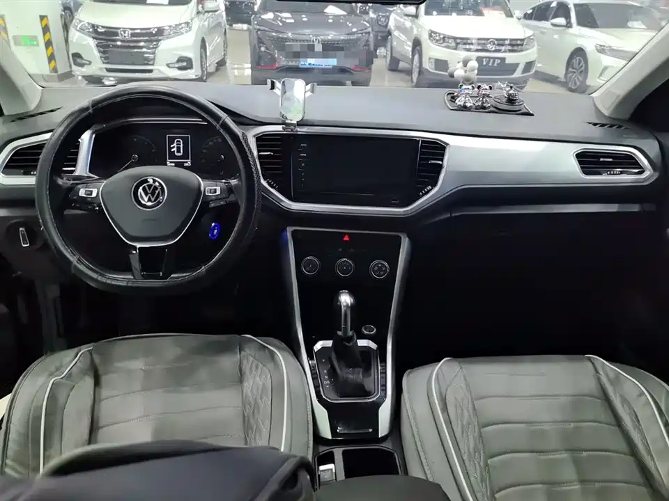 Volkswagen T-ROC exploring Songs