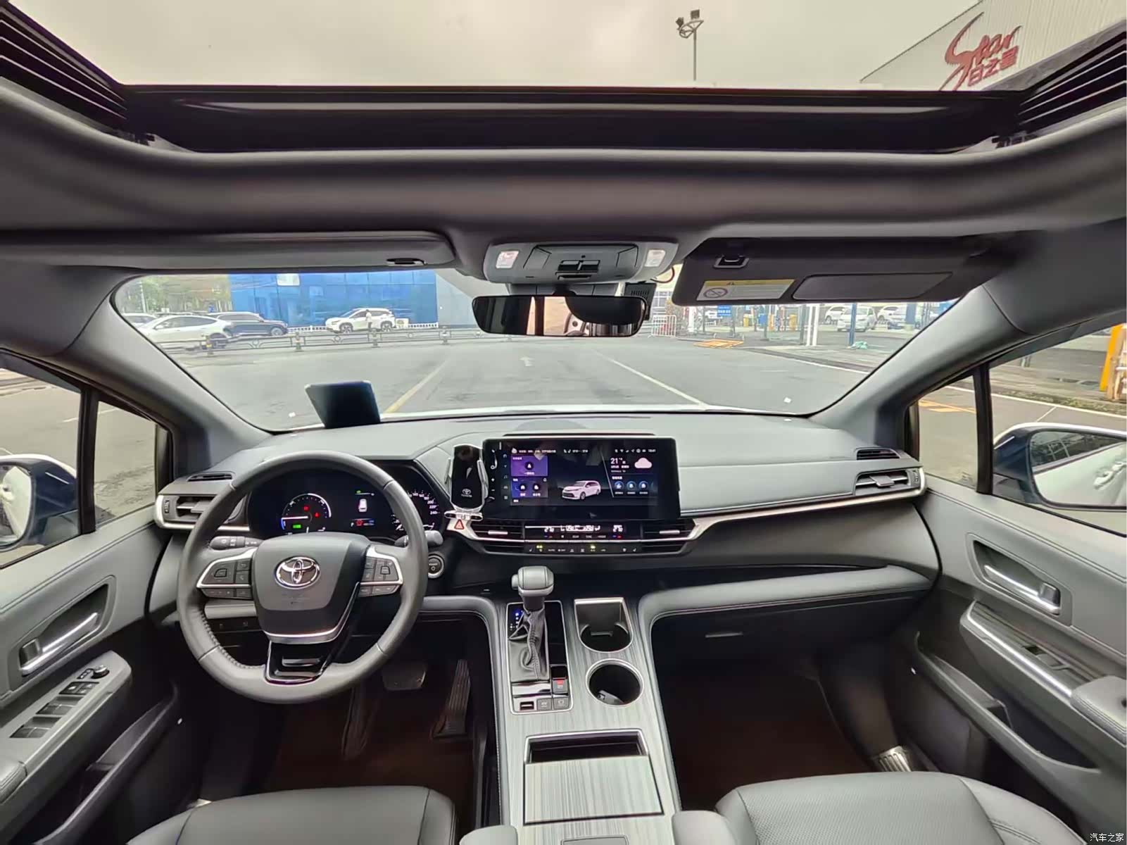 Toyota Sienna, 2025 все фото