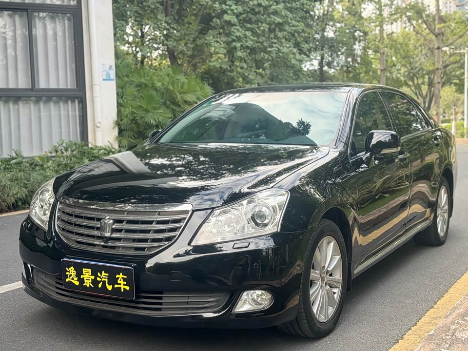 Toyota crown