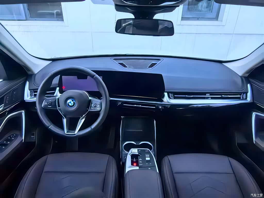 BMW iX1, 2025 7