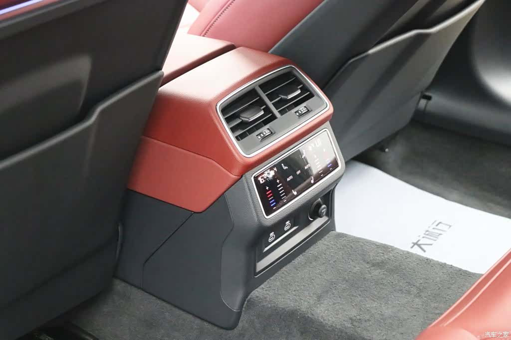 Audi A7L, 2024 19