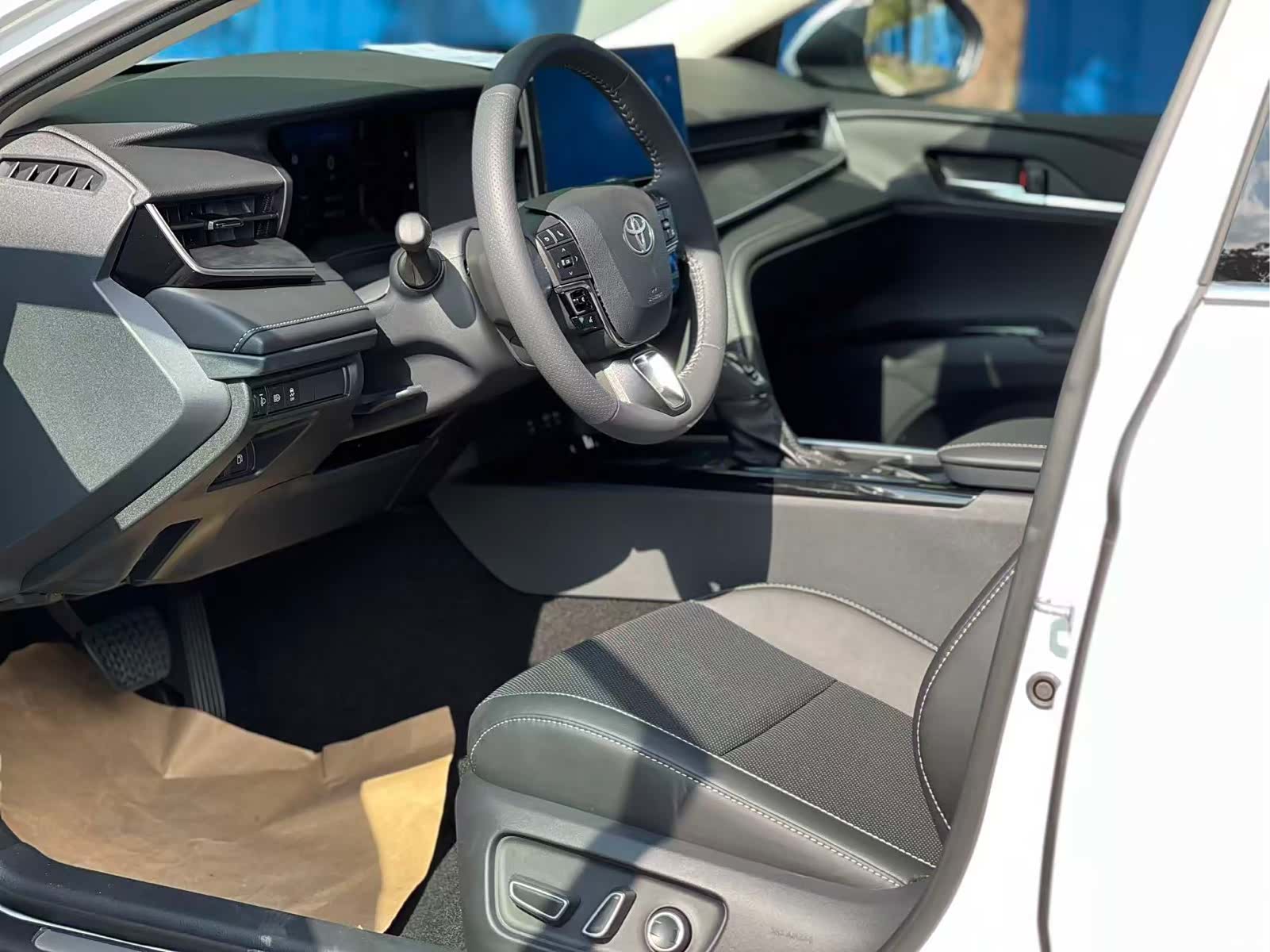 Toyota Camry, 2026 11