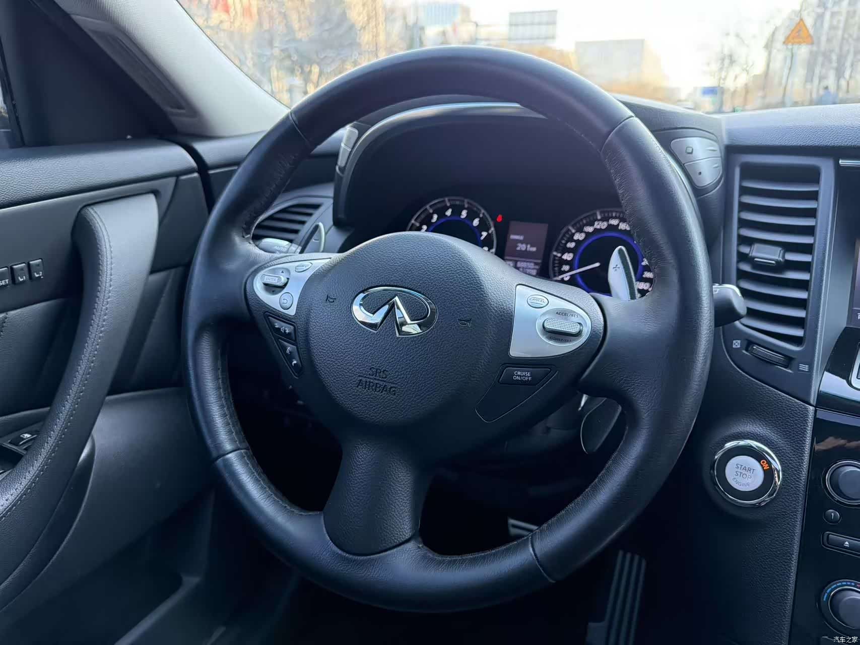 Infiniti QX70, 2015 13