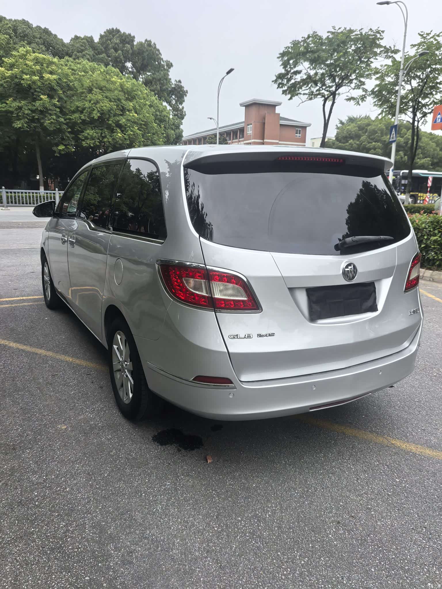 Buick GL8, 2011 9