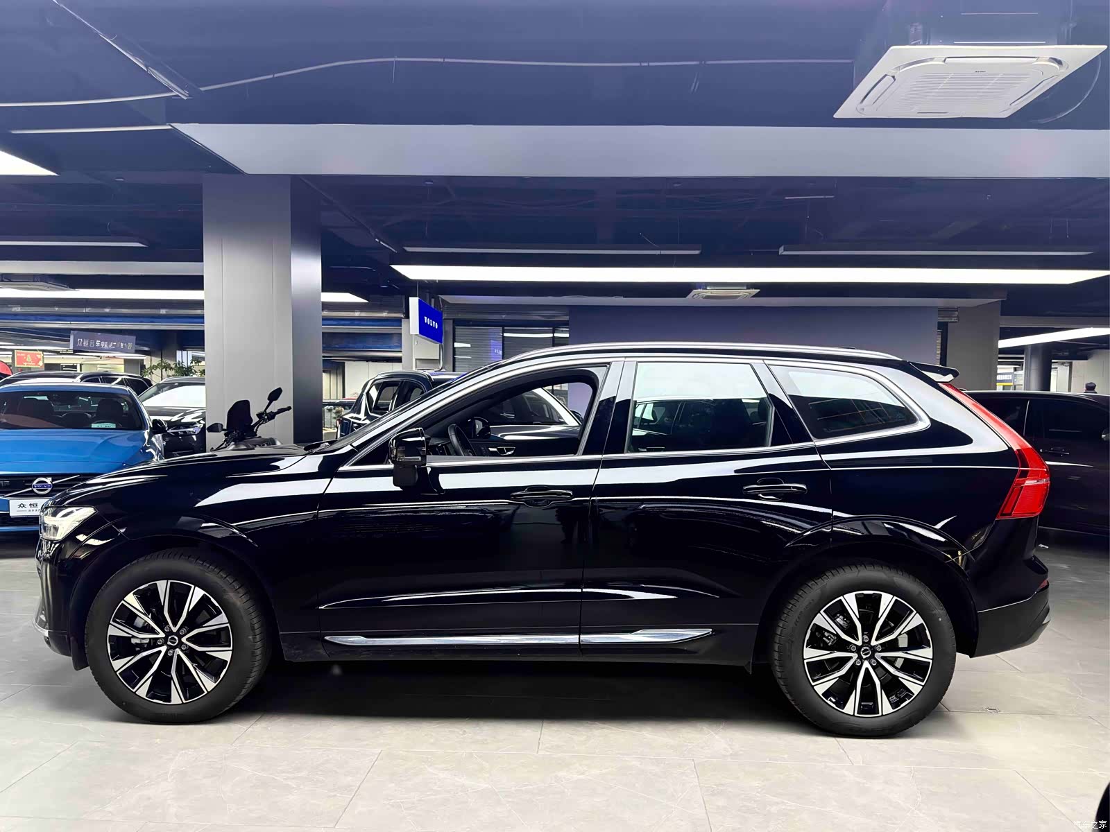 Volvo XC60, 2025 3