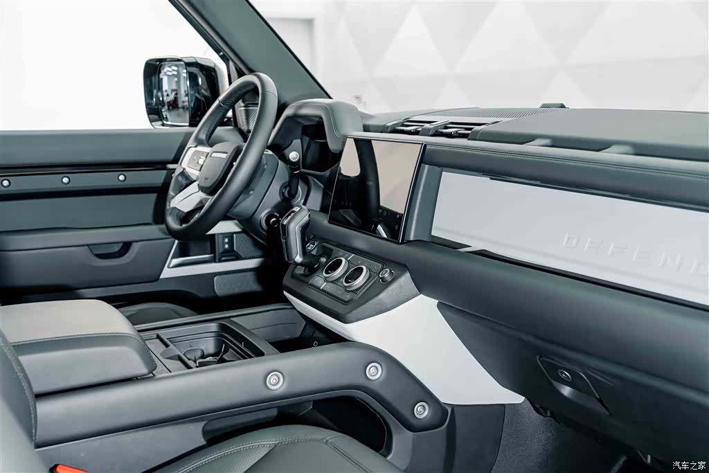 Land Rover Defender, 2024 24