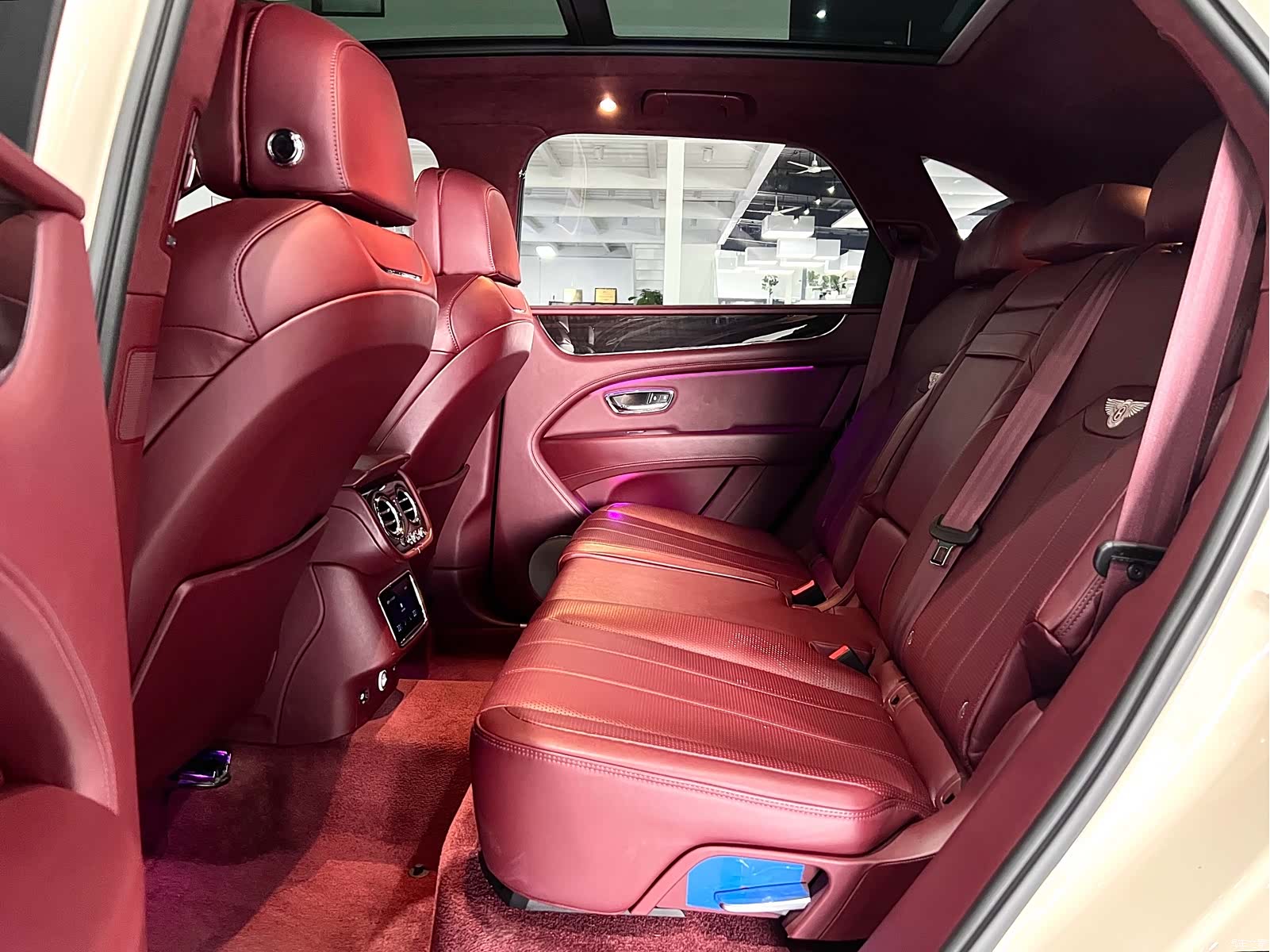 Bentley Bentayga, 2021 36
