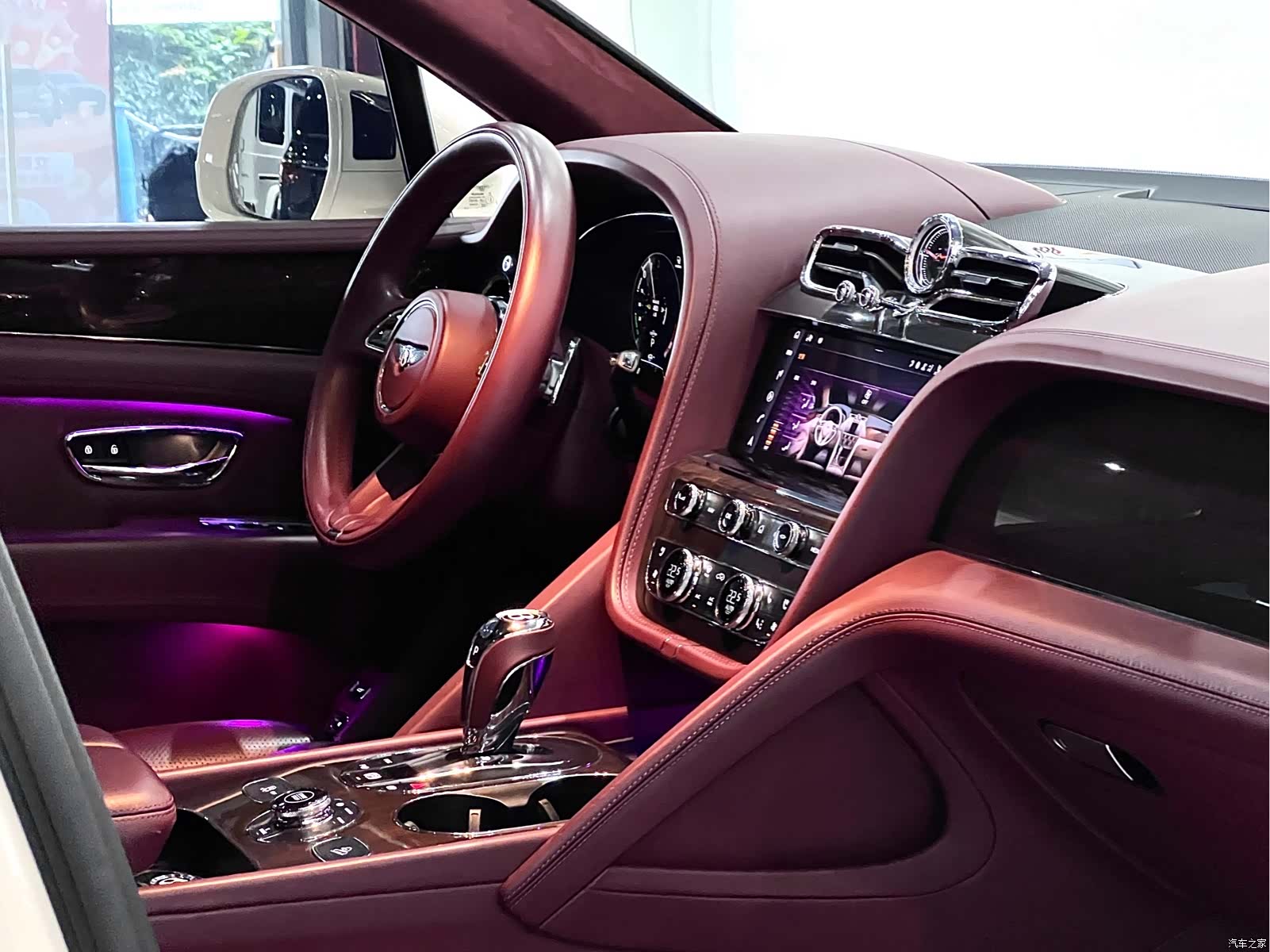 Bentley Bentayga, 2021 28