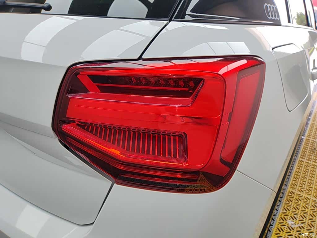 Audi Q2L, 2021 8