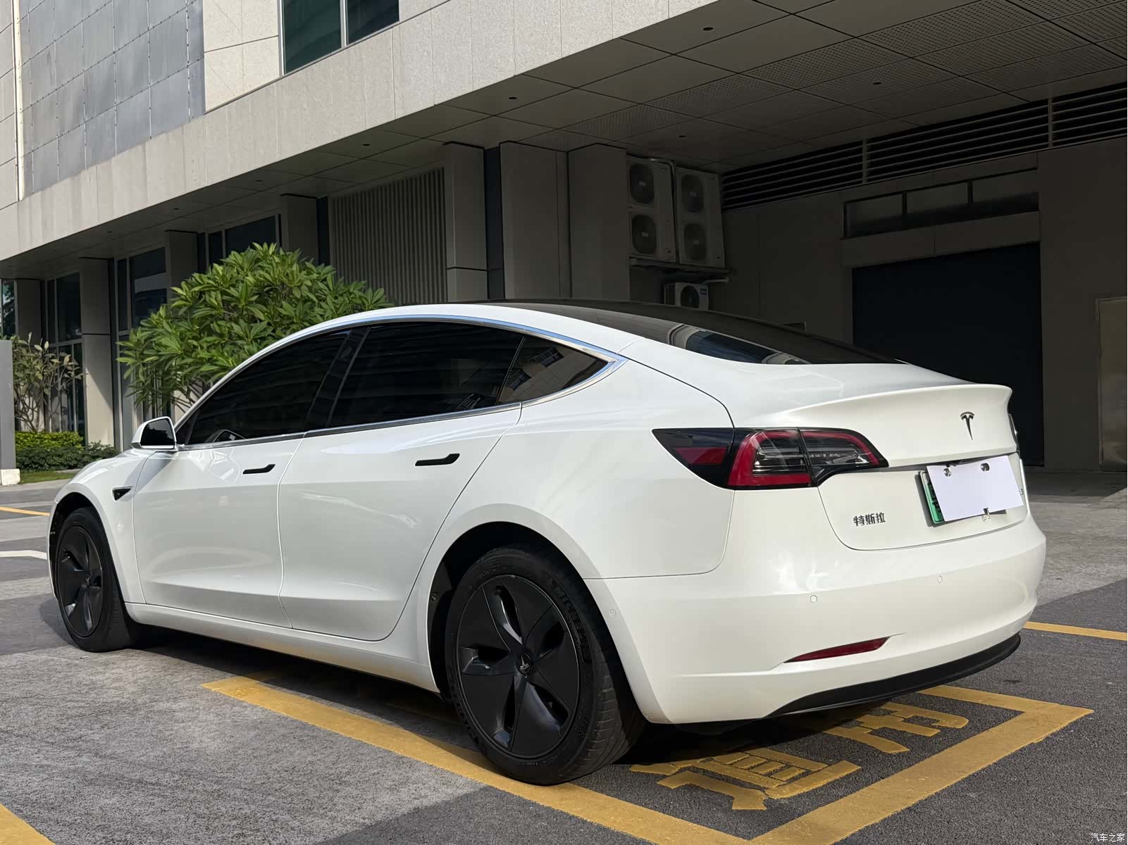 Tesla Model 3, 2020 14