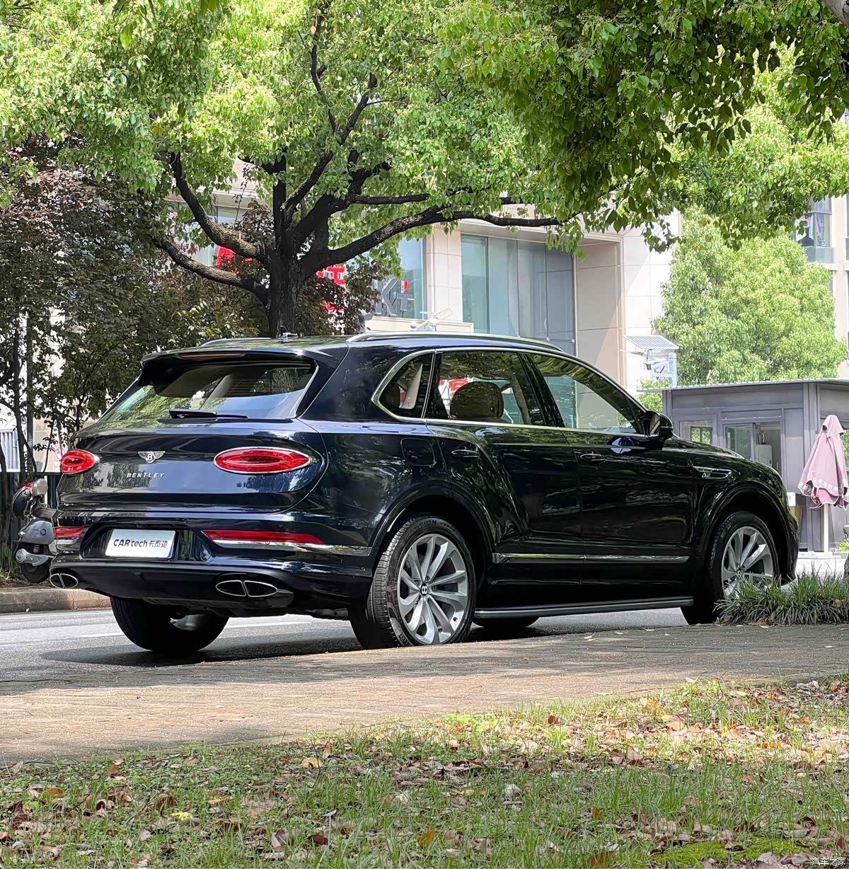 Bentley Bentayga, 2024 все фото