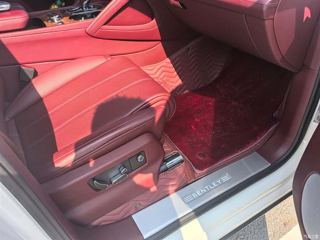 Bentley Bentayga, 2021 10