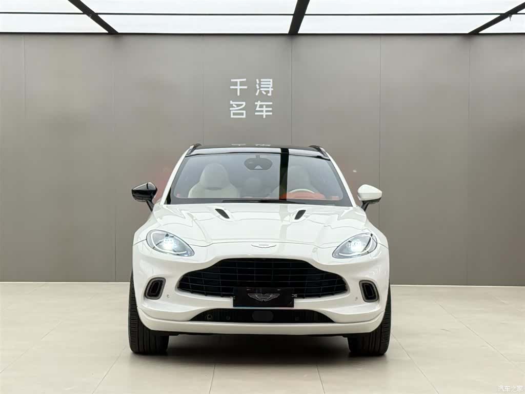 Aston Martin DBX, 2021 2