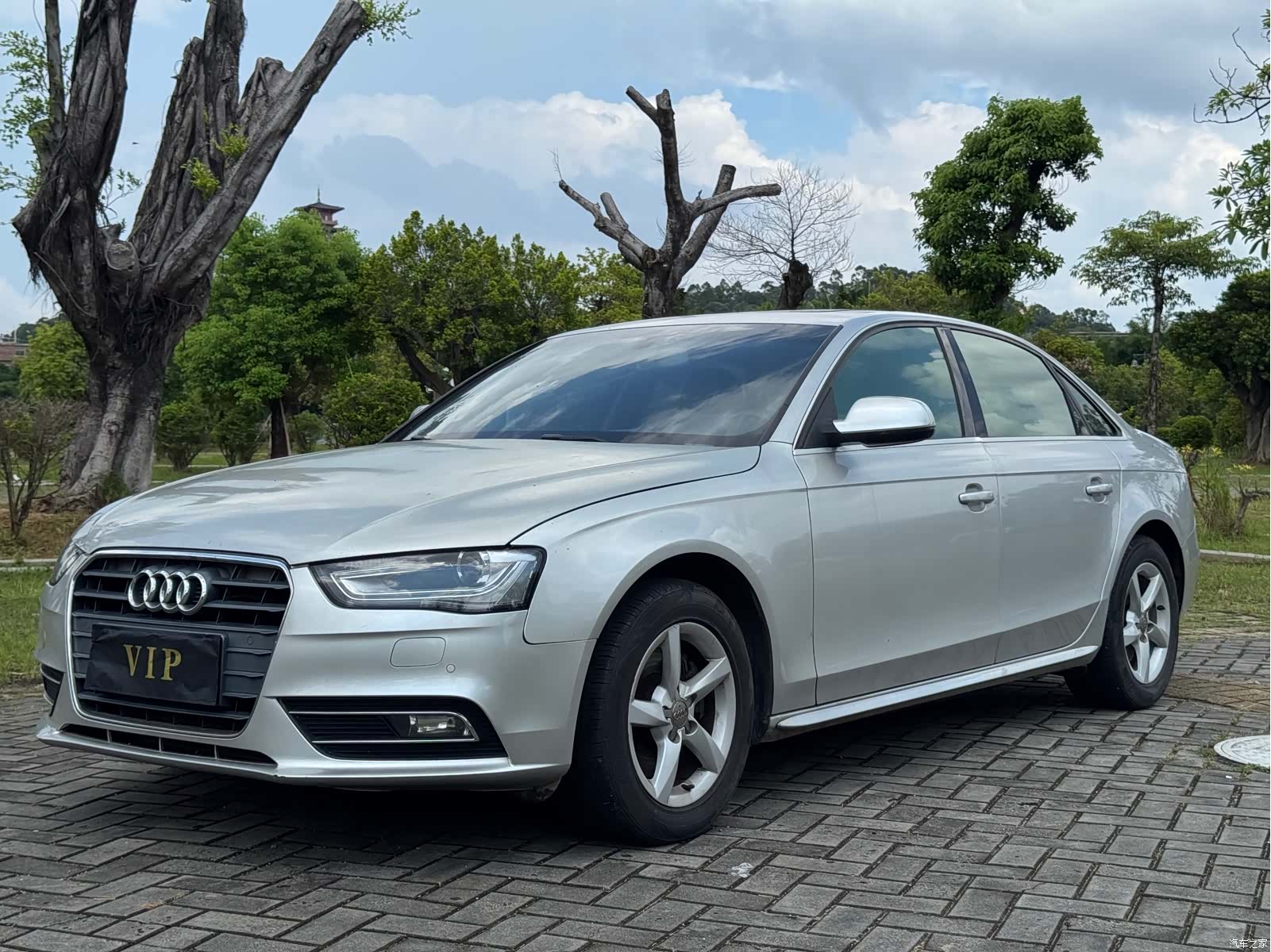 Audi A4L, 2013 1
