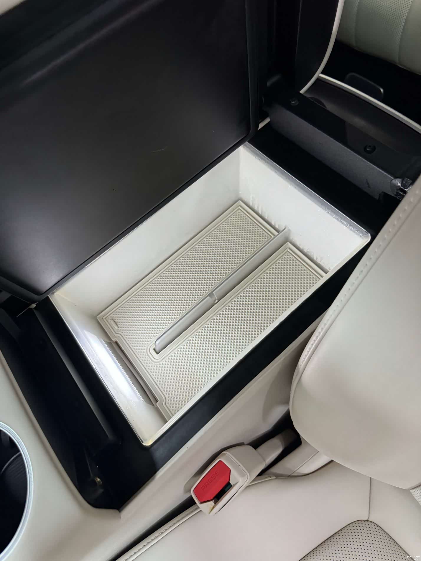 Luxeed R7, 2025 13