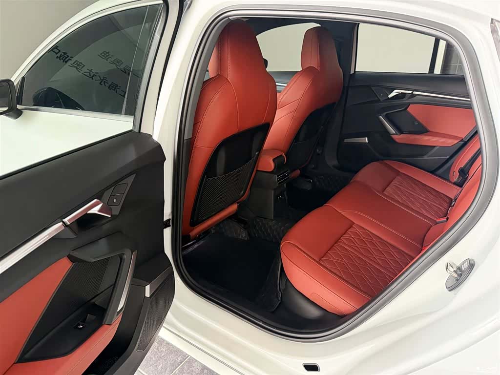 Audi Flying Spur, 2025 8