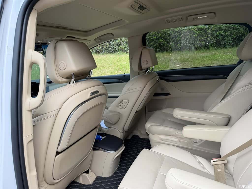 Buick GL8, 2022 10