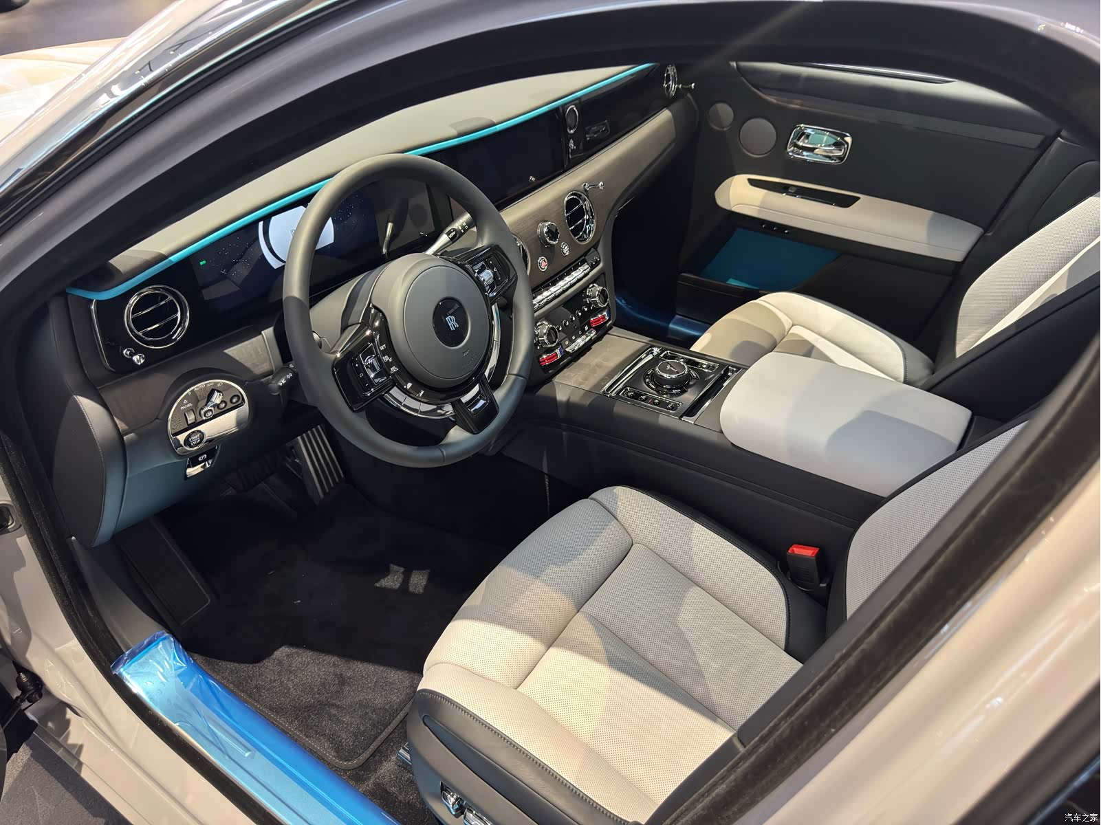 Rolls-Royce Ghost, 2026 все фото