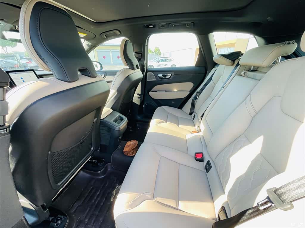 Volvo XC60, 2025 16