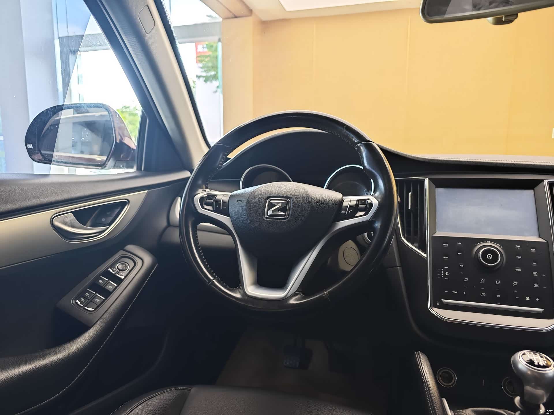 Zotye SR7, 2016 14