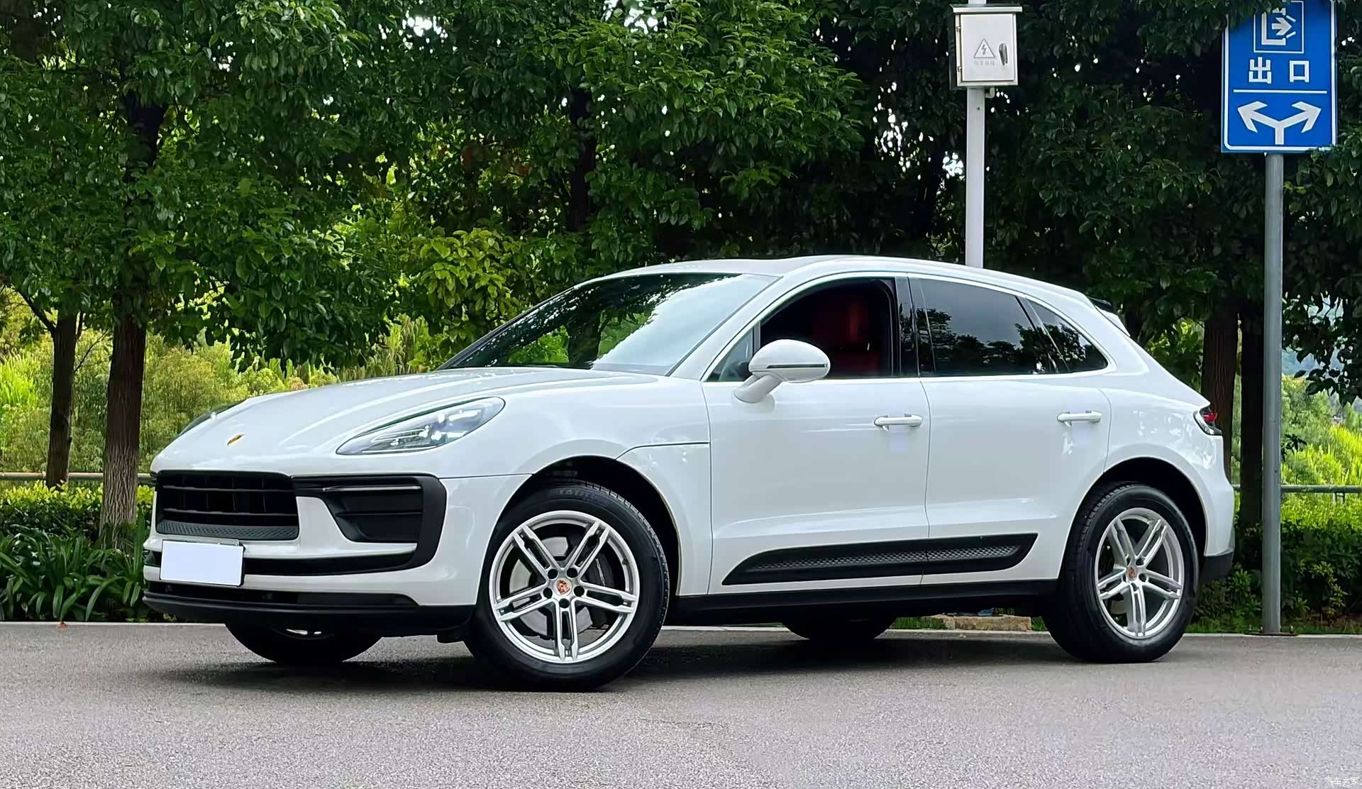 Porsche Macan, 2025 1