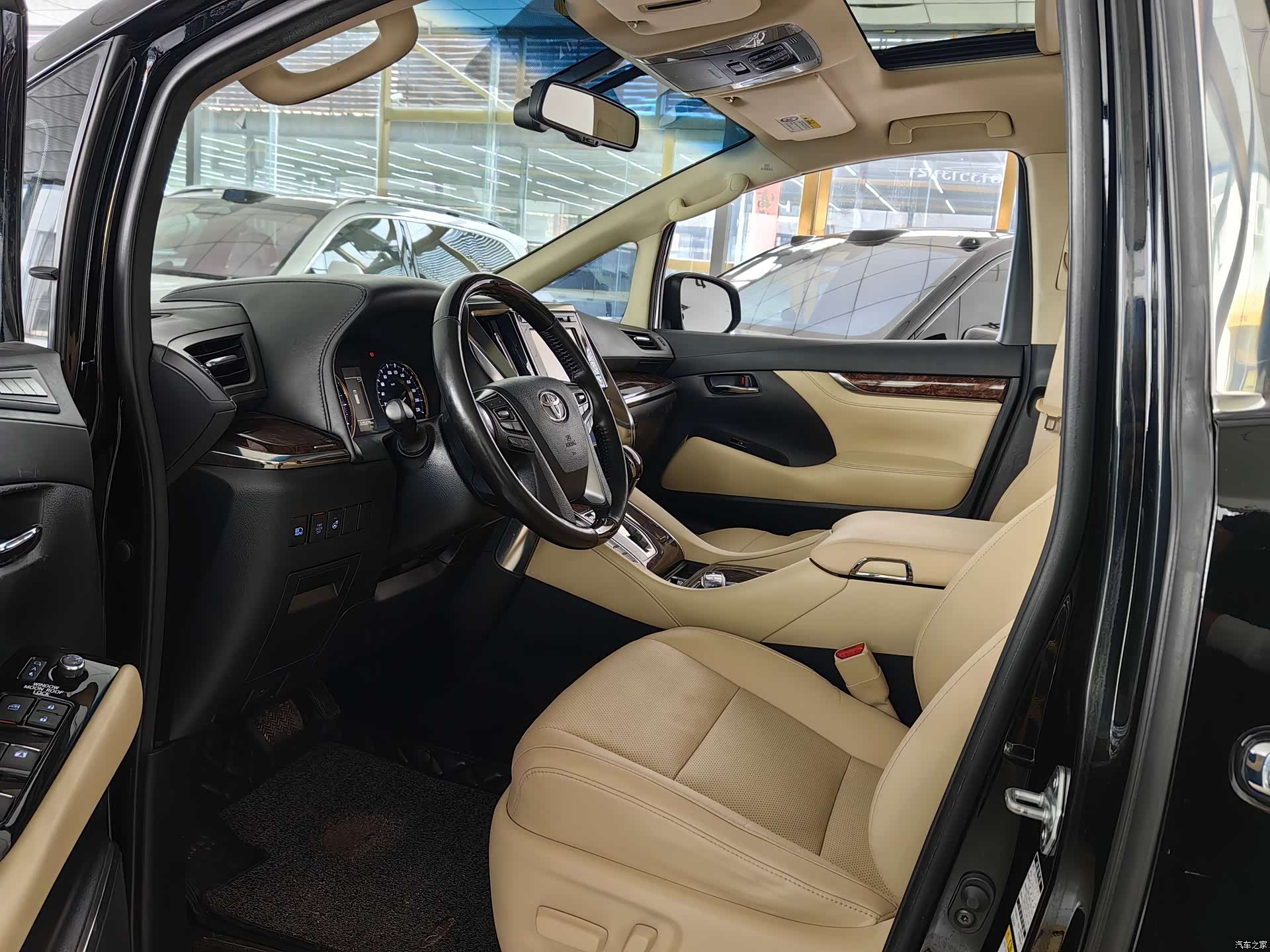 Toyota Alphard, 2018 все фото