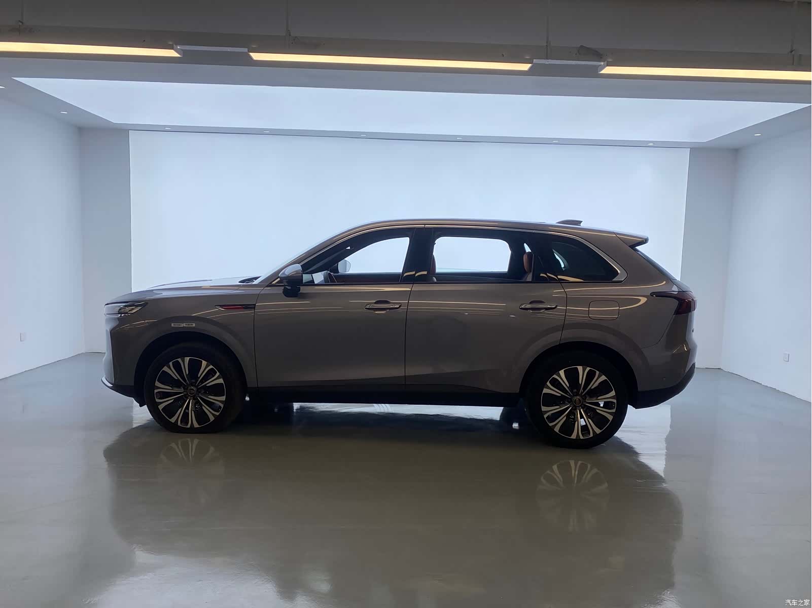 Hongqi HS6, 2025 4