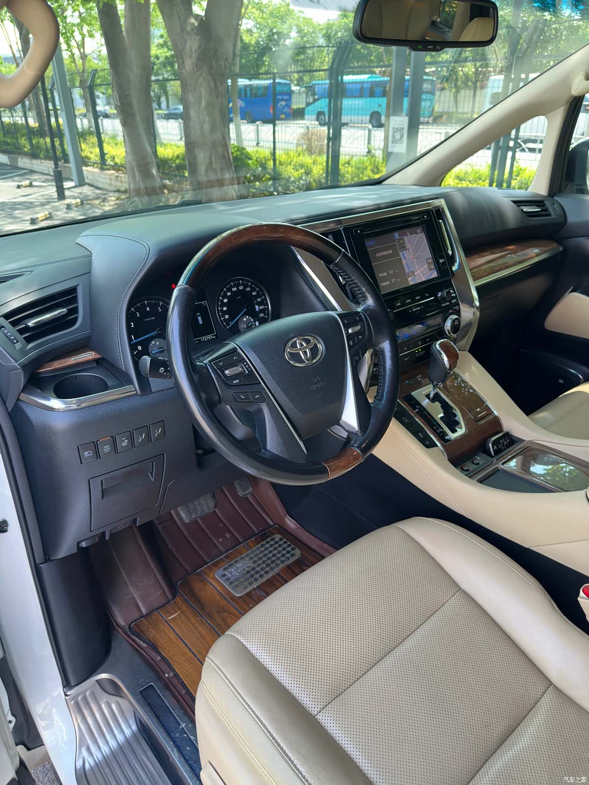 Toyota Alphard, 2017 9