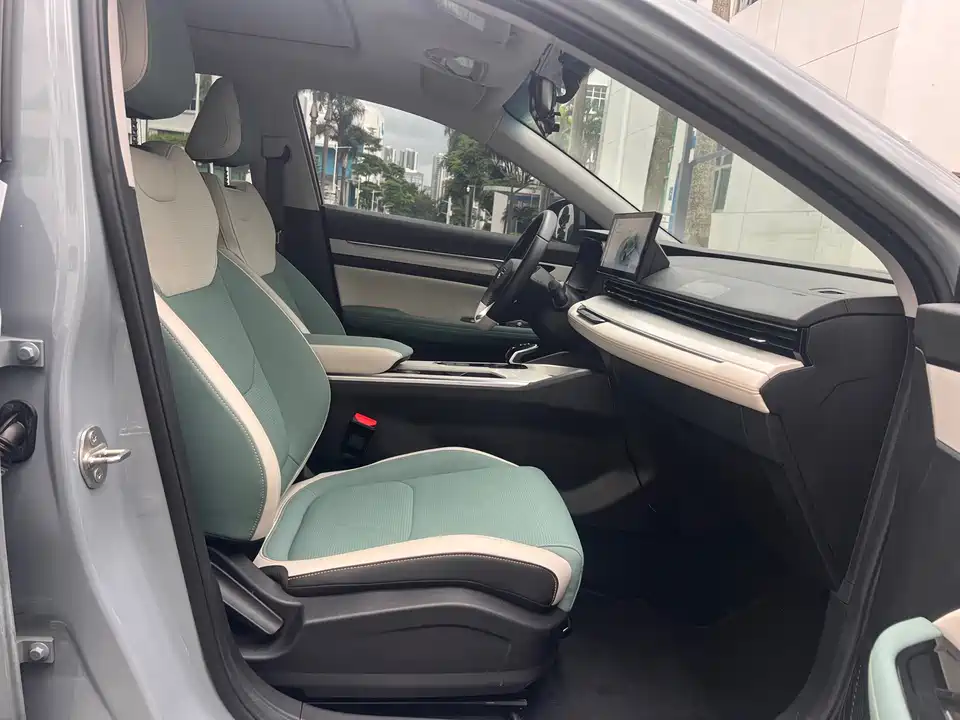 Geely Emgrand L HiP Geely Emgrand L HiP