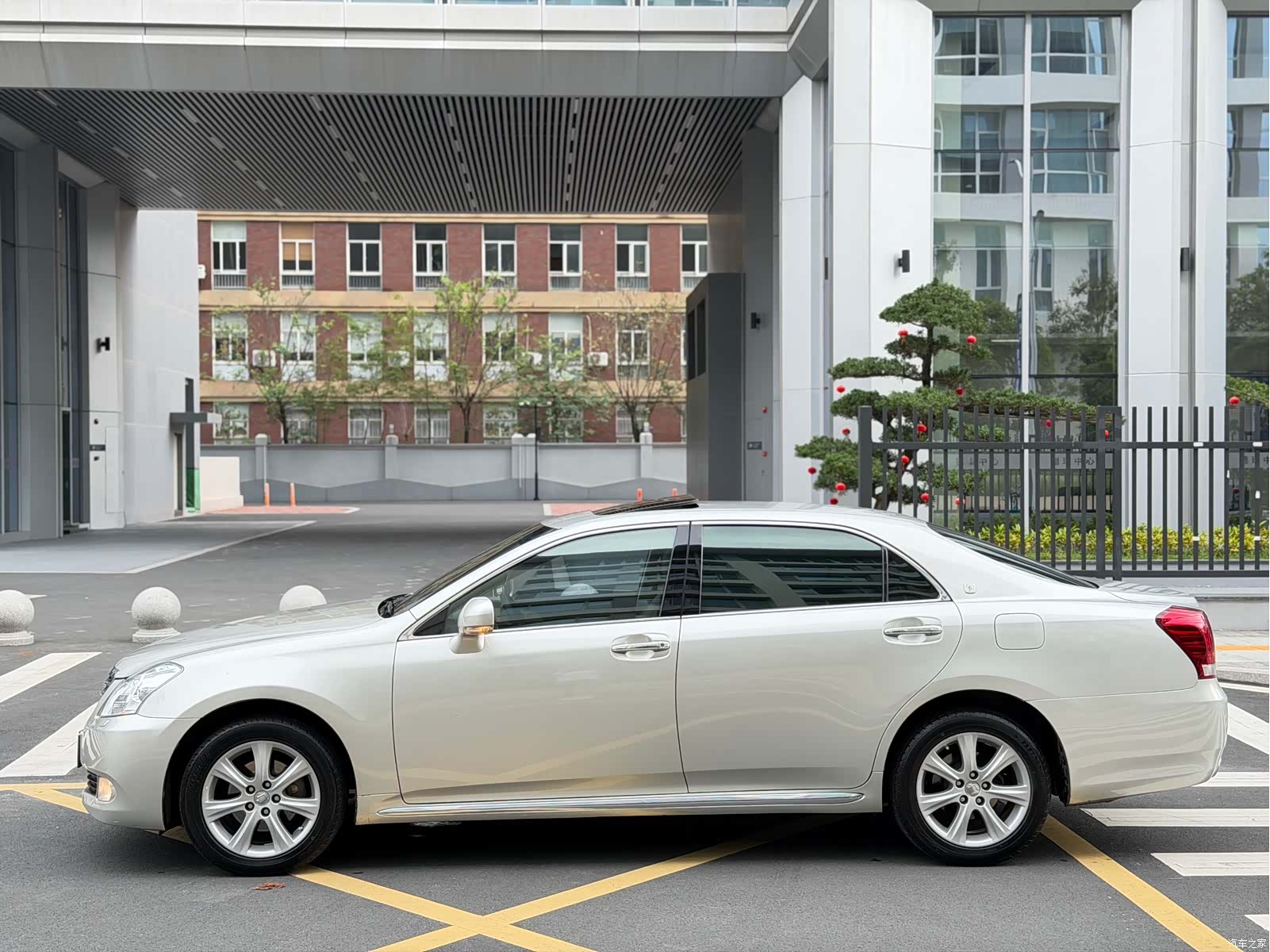 Toyota Crown, 2010 11