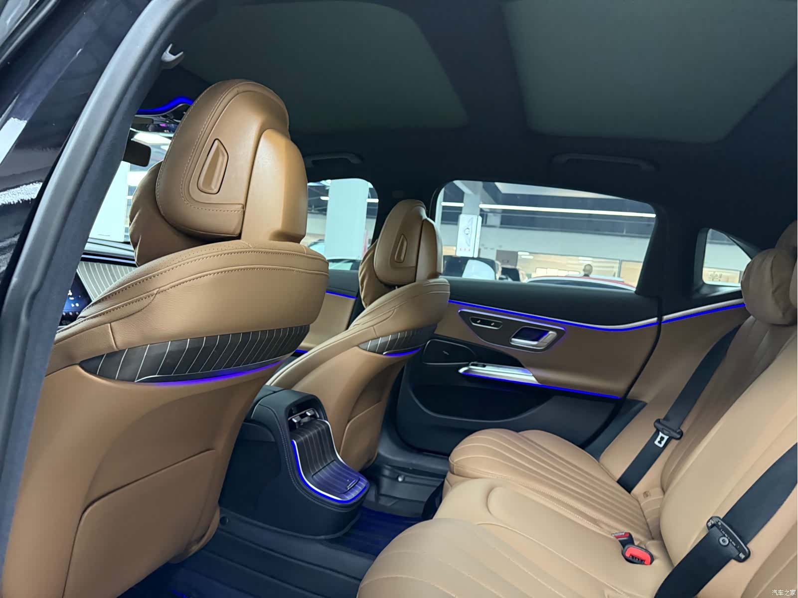 Mercedes-Benz E-Class, 2024 10