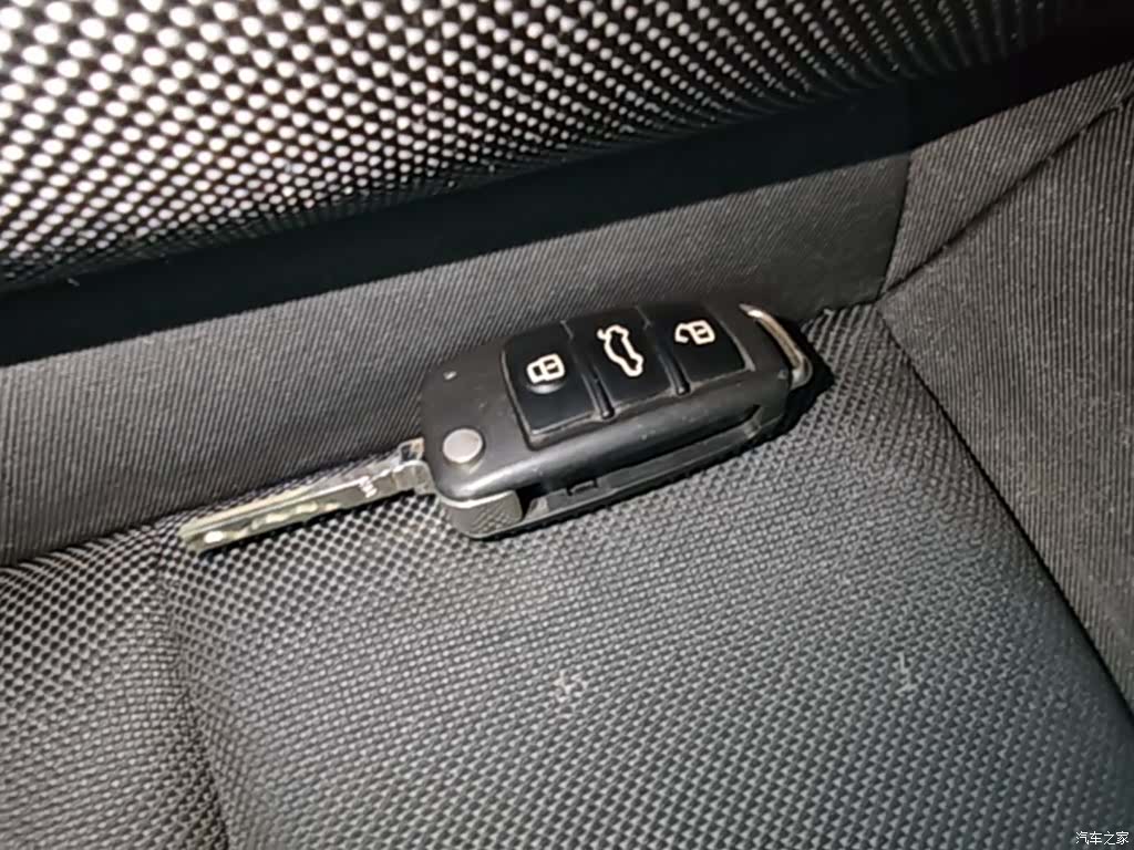 Audi Q2L, 2021 9