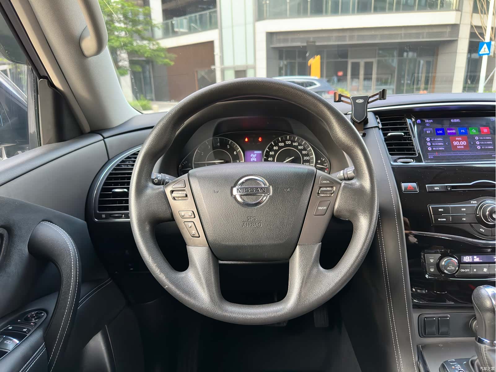 Nissan Patrol, 2017 15