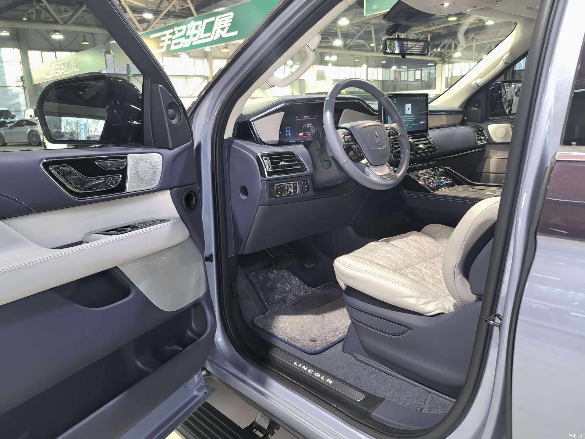 Lincoln Navigator, 2023 все фото