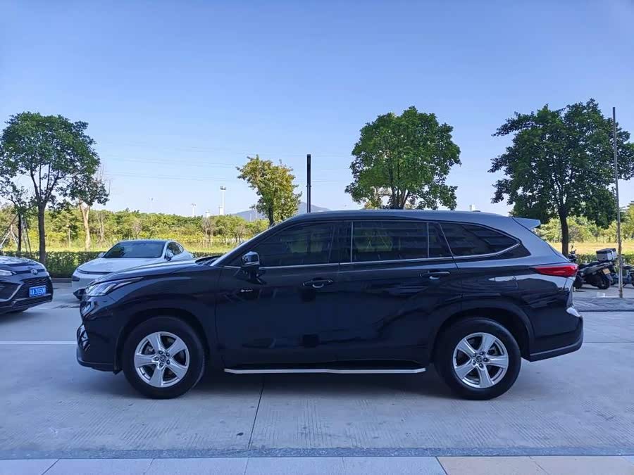 Toyota Highlander 2025, фото 3