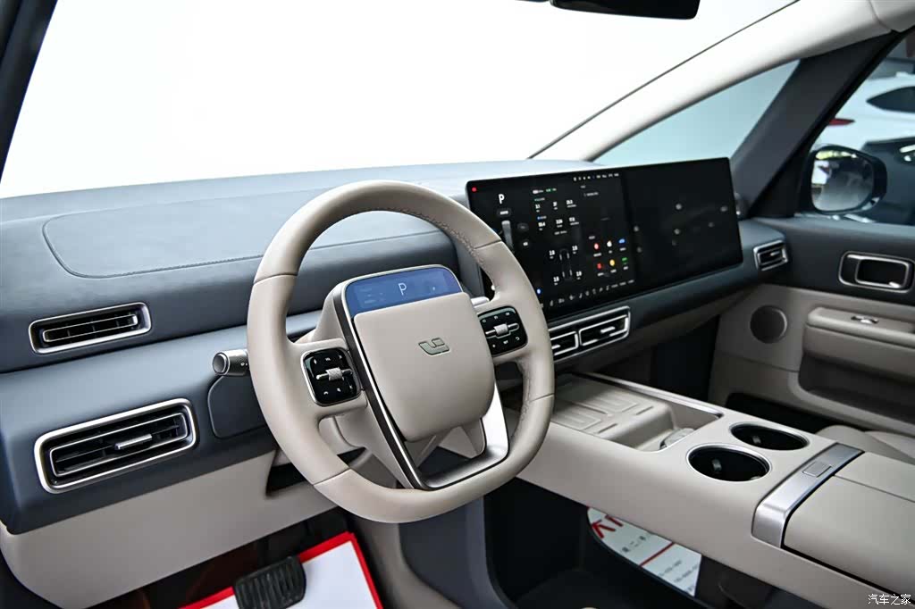 Li Auto MEGA, 2025 20