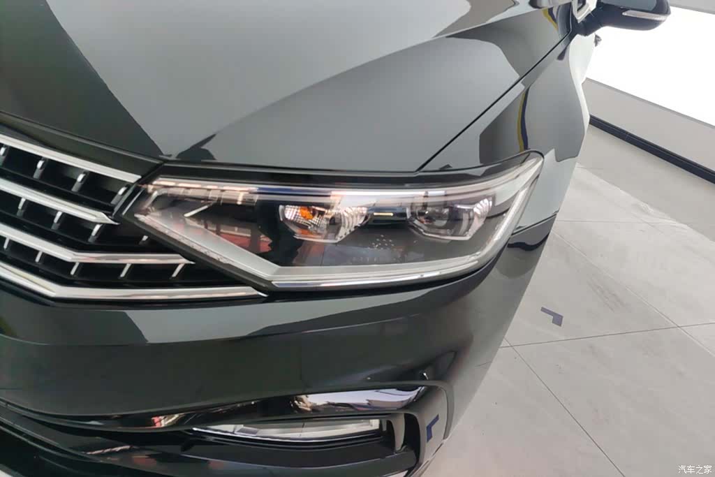 Volkswagen Magotan, 2023 все фото