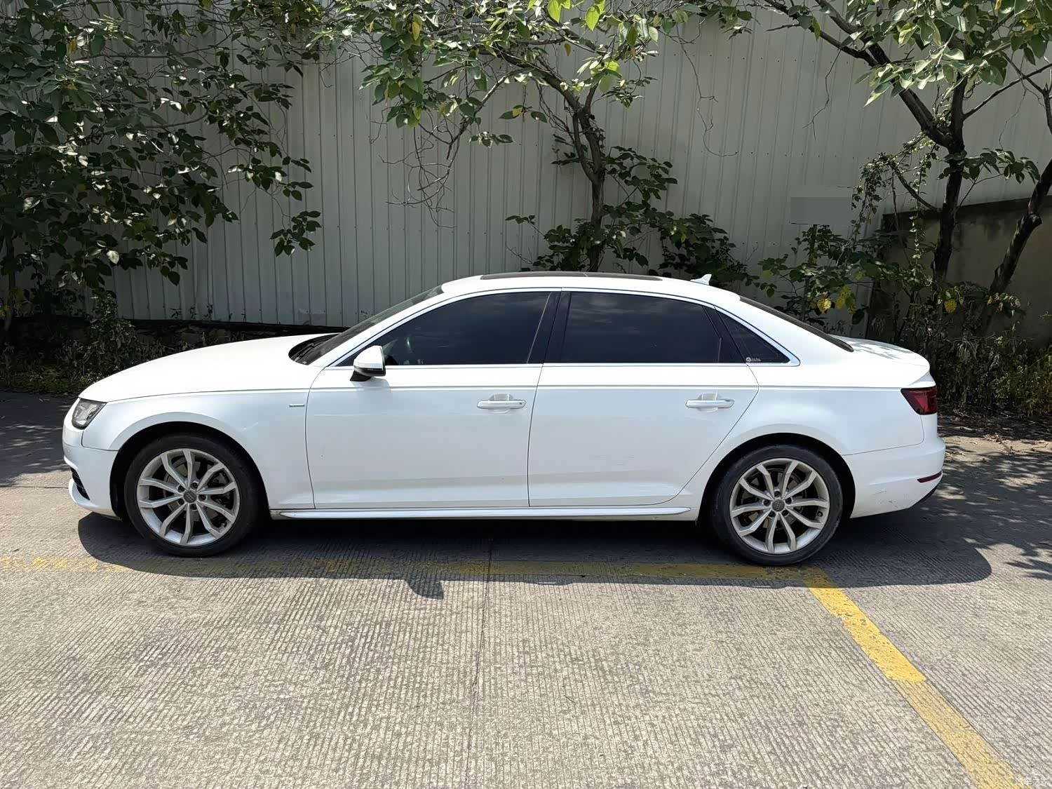 Audi A4L, 2018 11