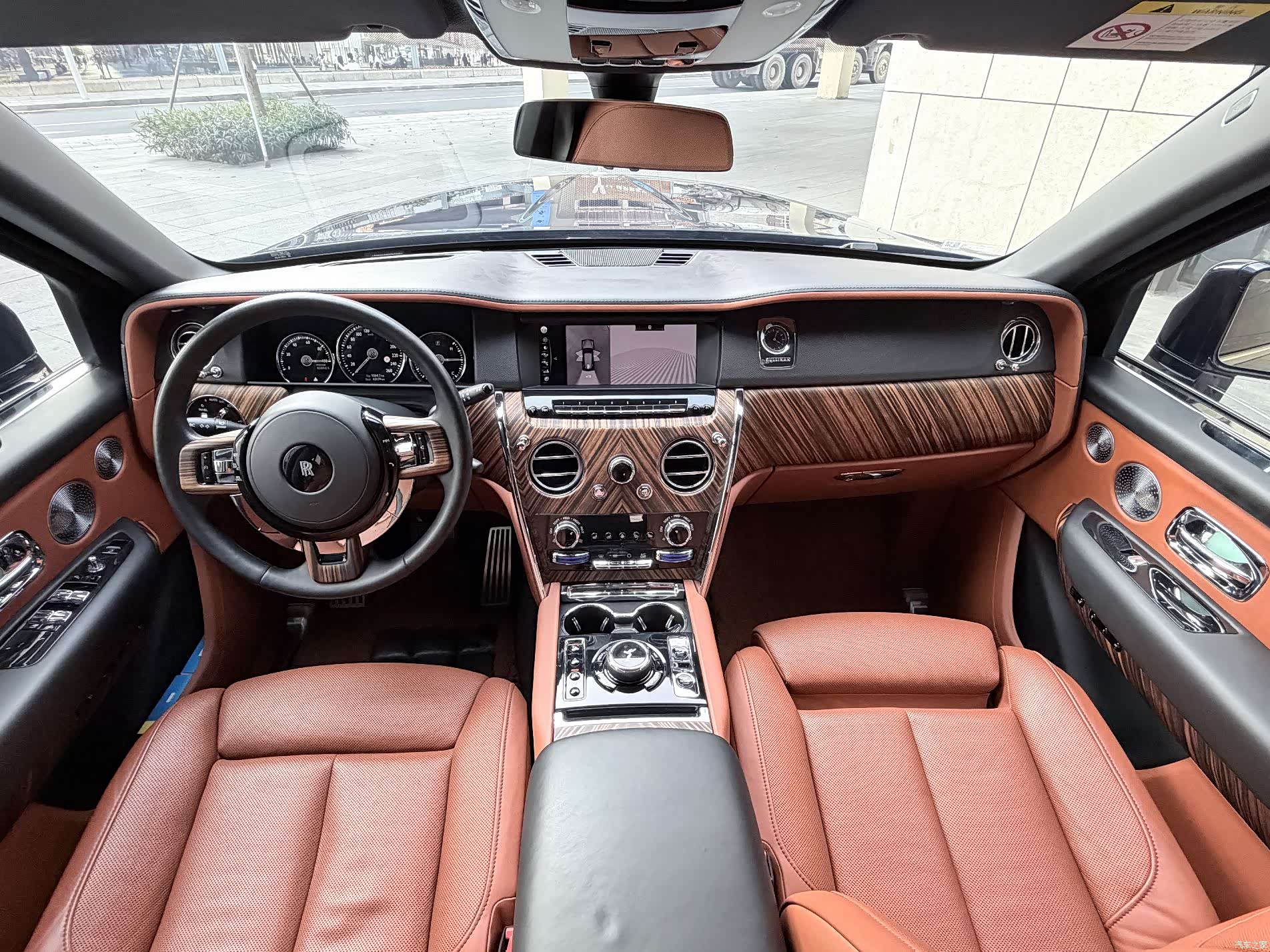 Rolls-Royce Cullinan, 2021 все фото