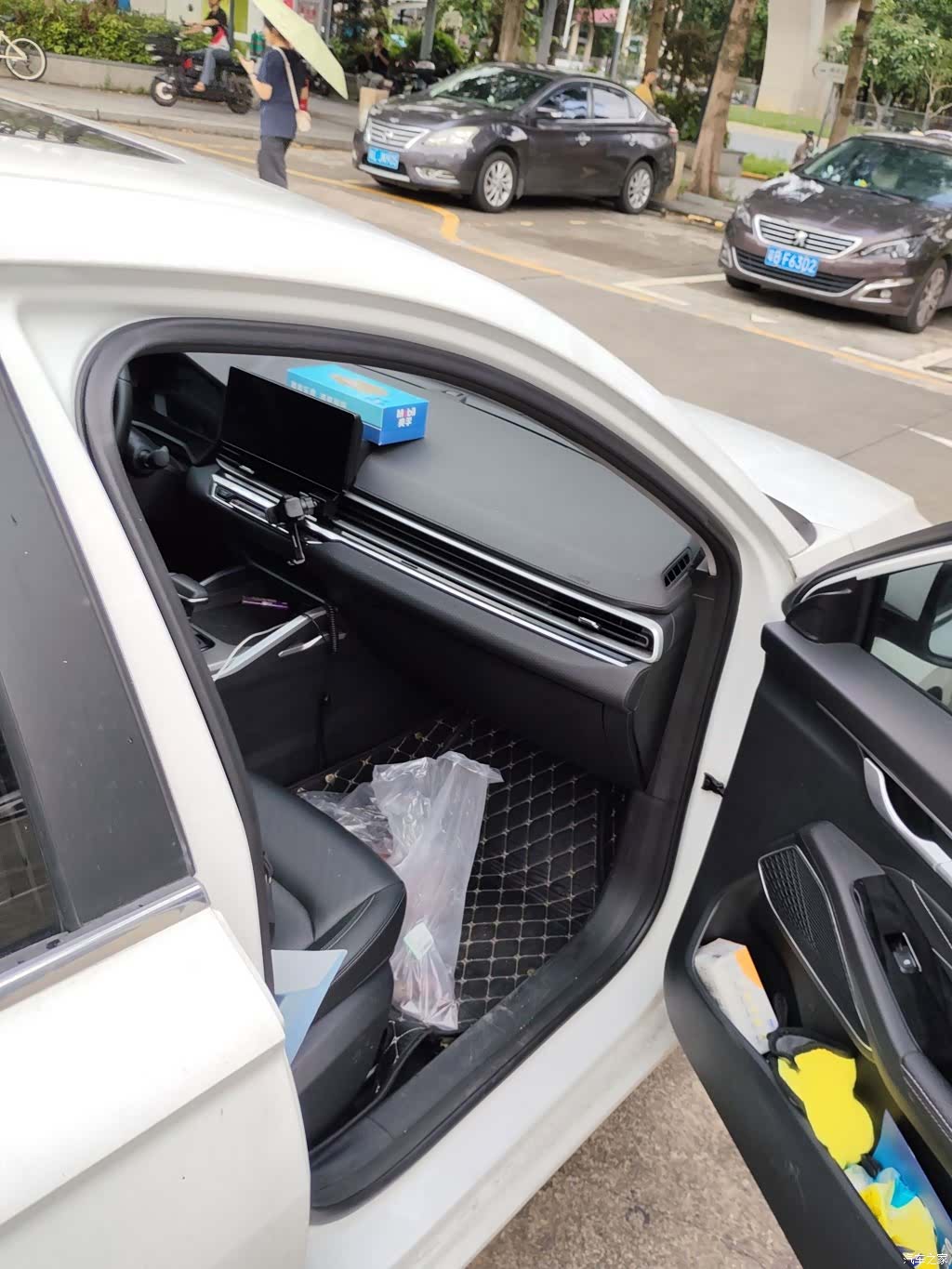 Geely Emgrand, 2023 19