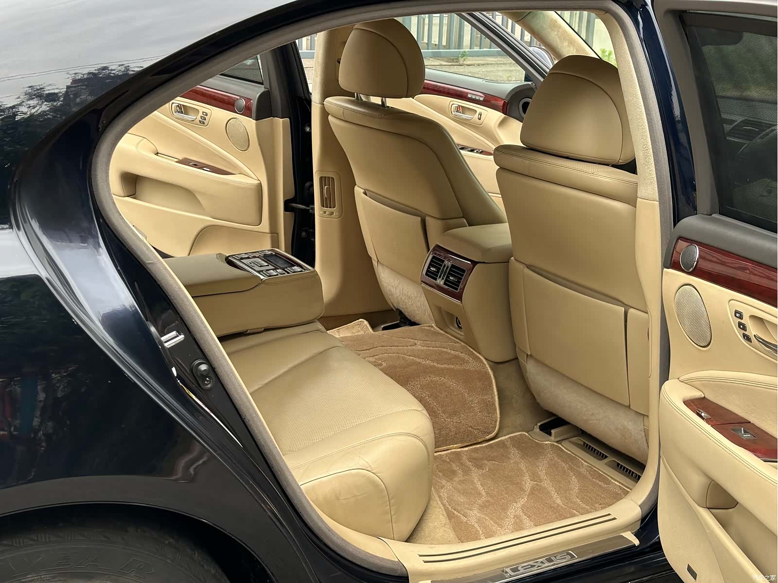 Lexus LS, 2008 9