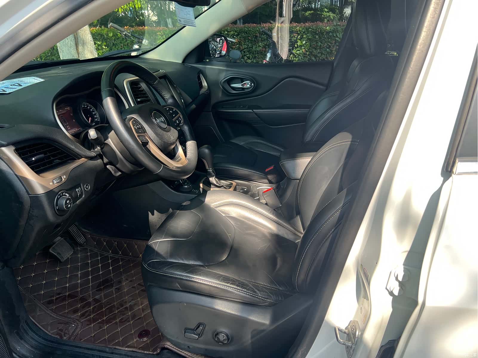 Jeep Cherokee, 2015 9