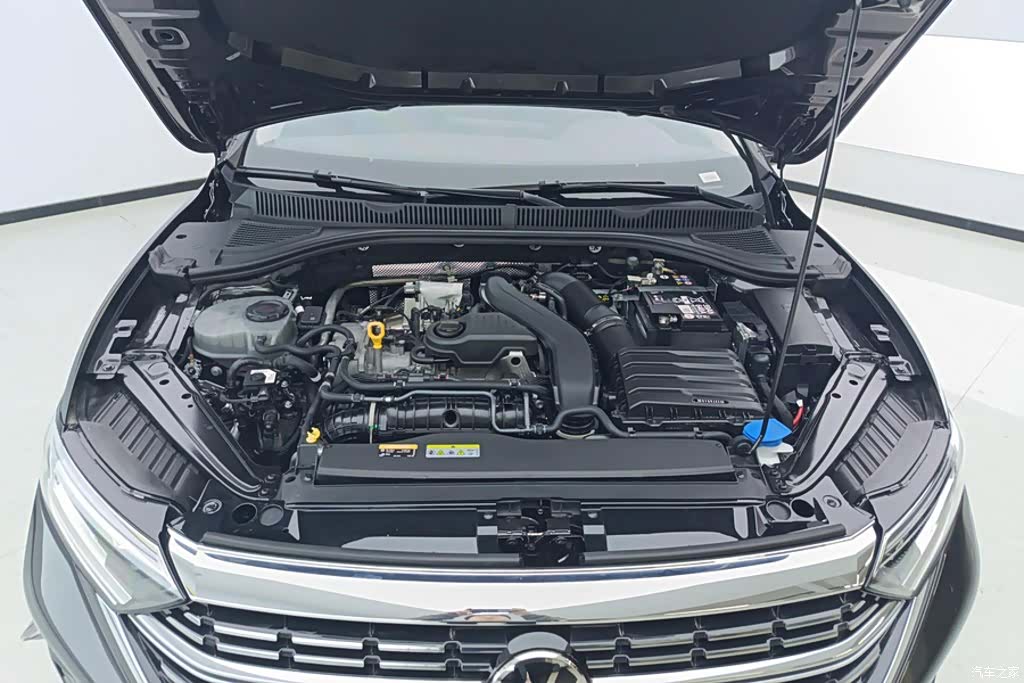 Volkswagen Sagitar, 2024 10