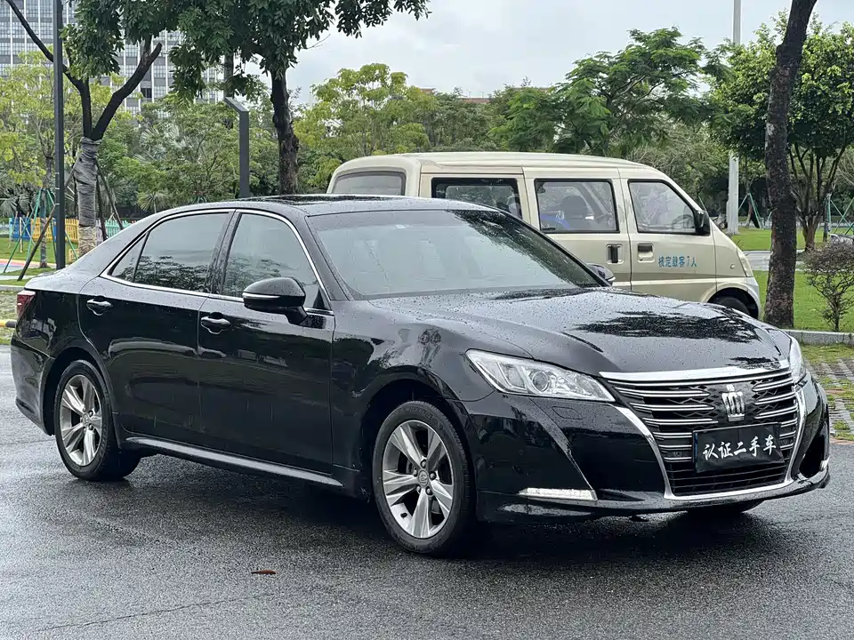 Toyota crown