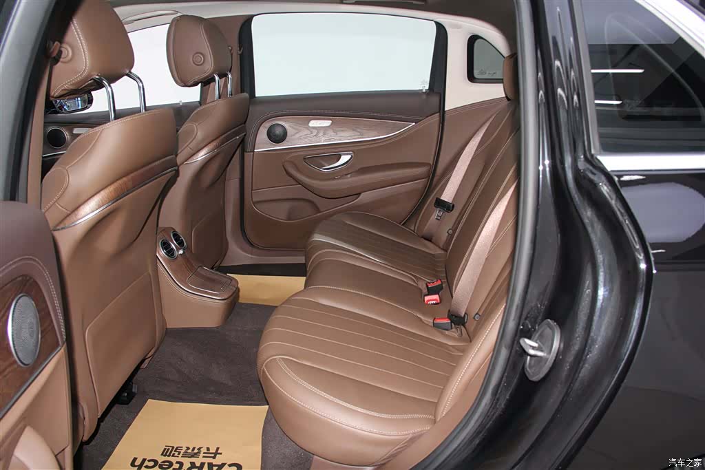 Mercedes-Benz E-Class, 2023 19