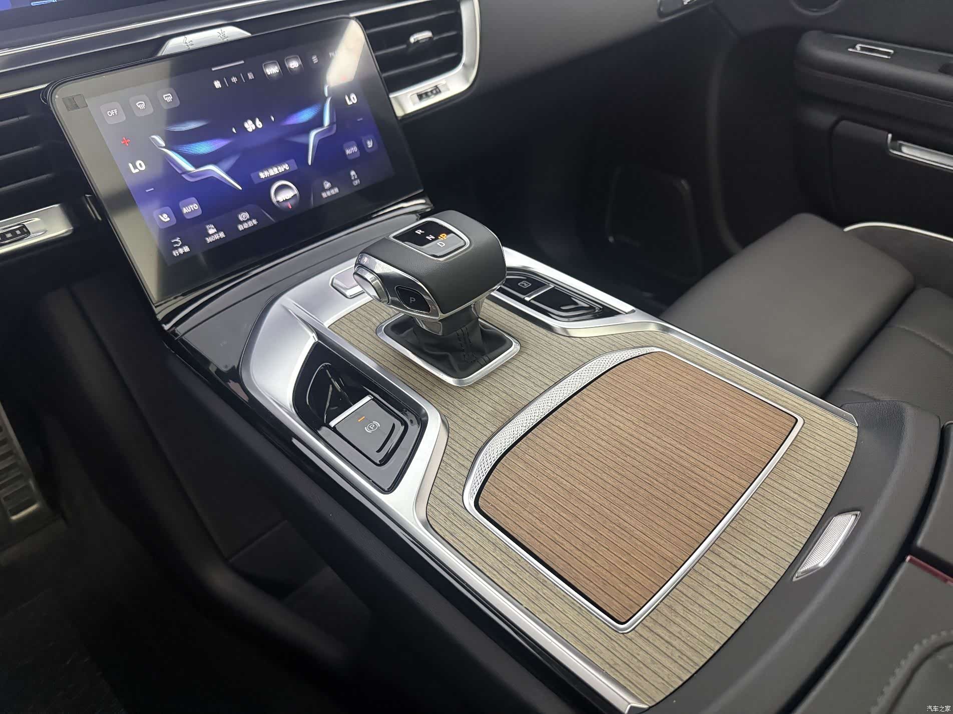 Hongqi E-HS9, 2023 14