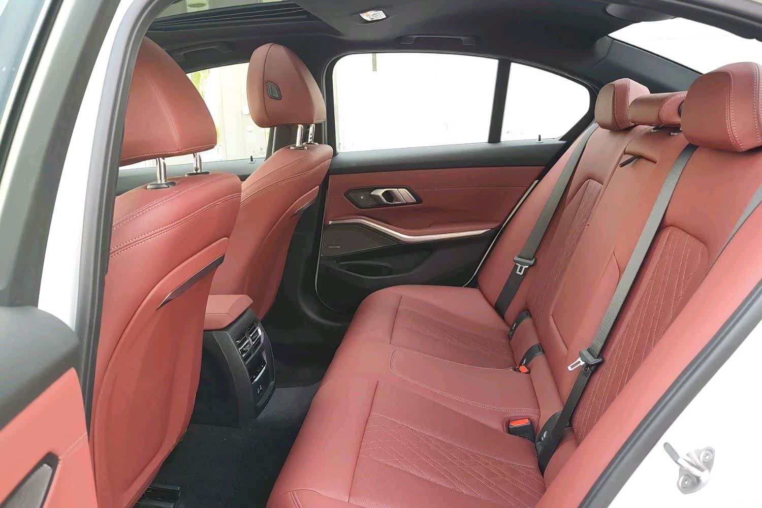 BMW 3 Series, 2025 7